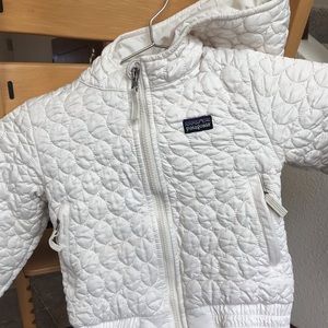 Patagonia Girl’s quilted hoody jacket size XS (5/6